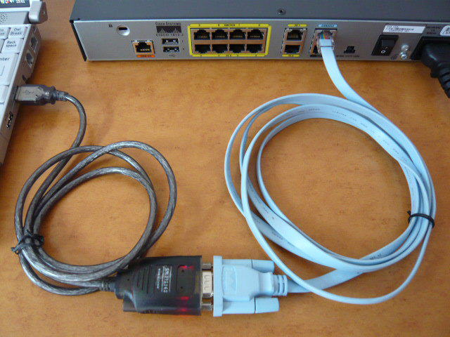 CiscoルータやCatalystスイッチへのアクセス - コンソール接続とは
